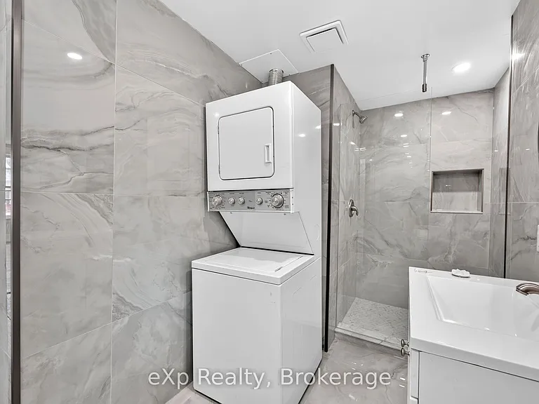 31 Waterloo St S — Photo 17