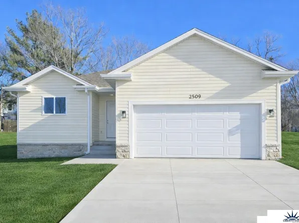 2509 N 71st St, Omaha, NE 68104