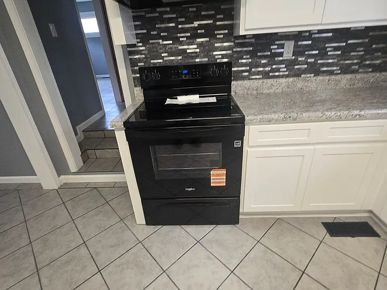 340 Unaka Dr — Photo 8