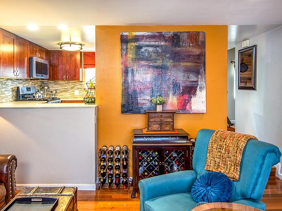 5th image of 903 S Marengo Ave APT 5