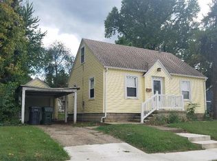 220 Monroe Ave, Charleston, IL 61920