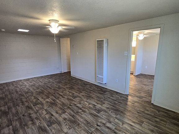 3rd image of 541 Cardenas Dr SE