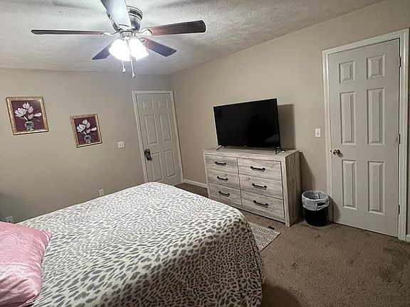 4th image of 904 N Montgomery St APT 9