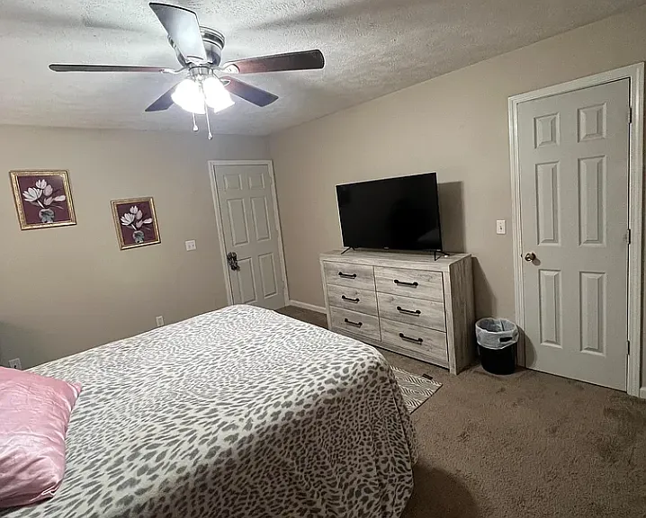 904 N Montgomery St #16 — Photo 4