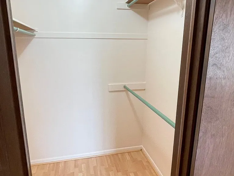 8020 N Kilpatrick Ave #D — Photo 7