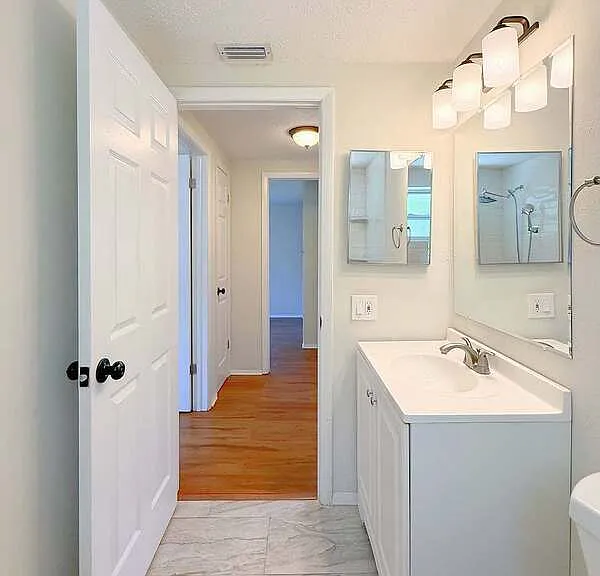 15839 Villa Dr — Photo 38