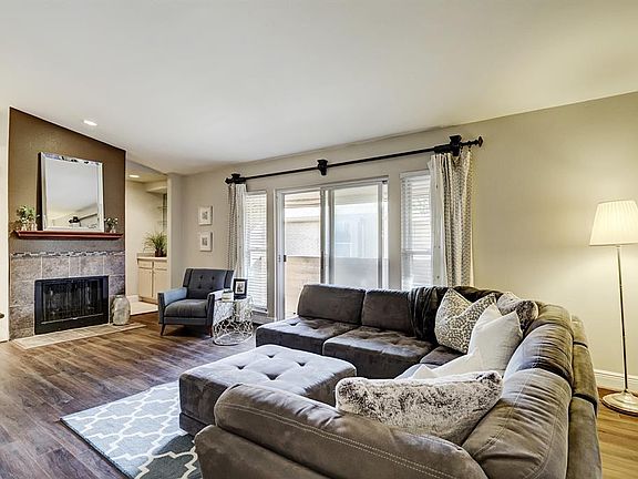 3rd image of 1915 Augusta Dr APT 4
