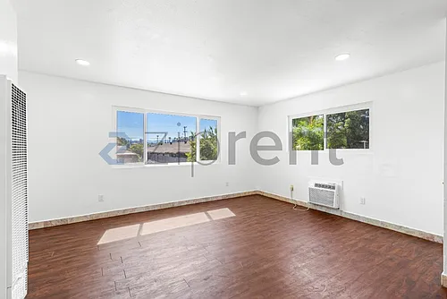 1031 Leslie Rd #4 Photo 1