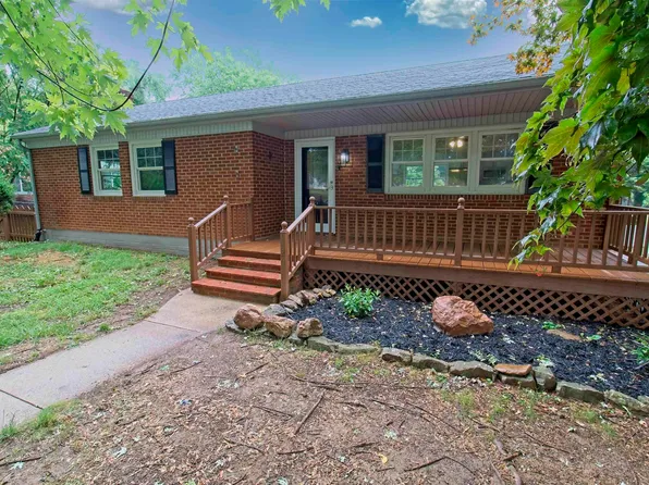 1326 York Dr, Waynesboro, VA 22980