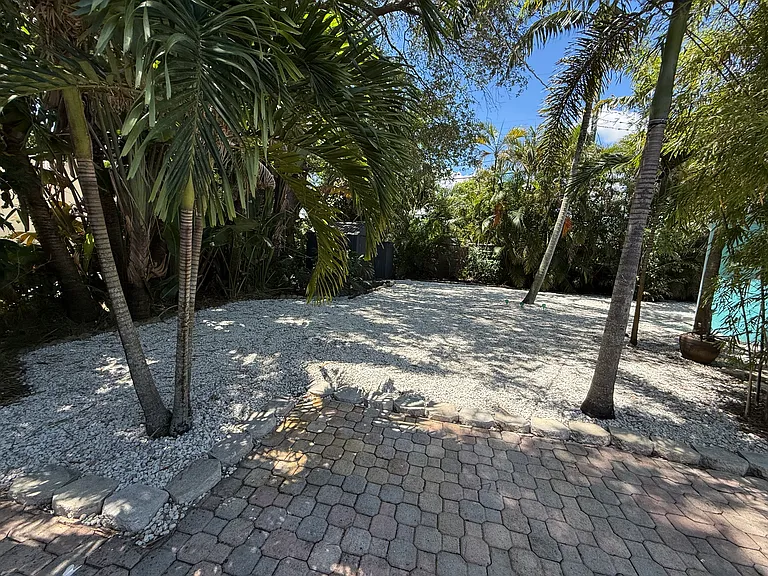 1413 SW 23rd Ave #2 — Photo 8