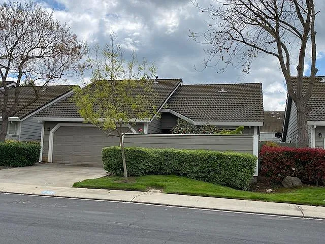 2320 Saint Lawrence Ln photo 1