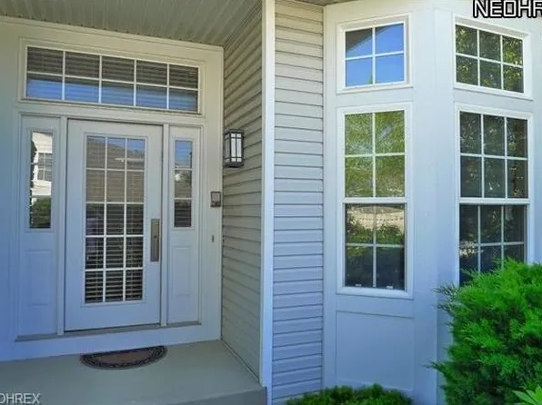 141 Blossom Ln #5, Chagrin Falls, OH 44022