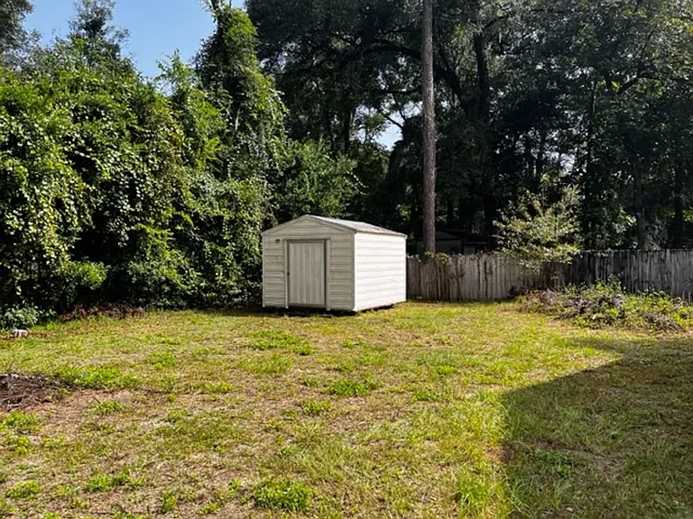 80 Hickory Ave — Photo 3
