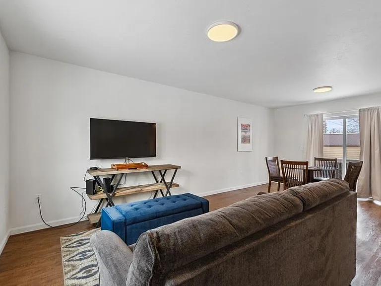 815 3rd St W — Photo 10