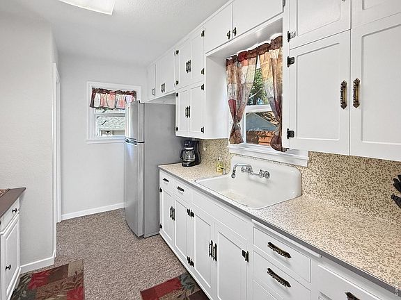 5th image of 220 Clark St