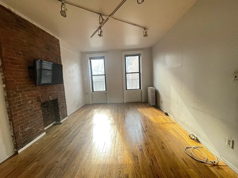 451 W 46th St #3A — Photo 1