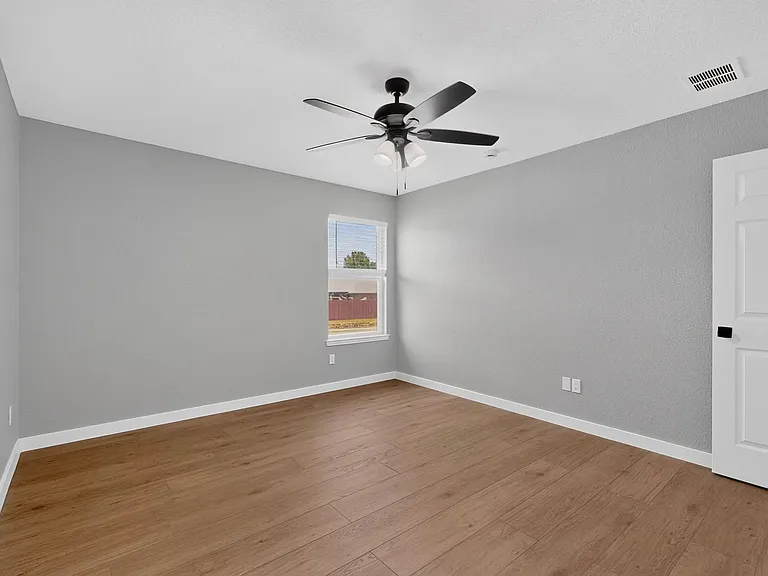 13291 Guerin Dr — Photo 40
