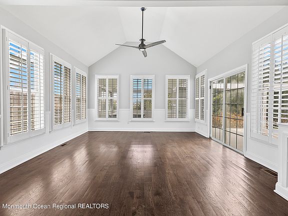 3rd image of 74 Seaview Ave