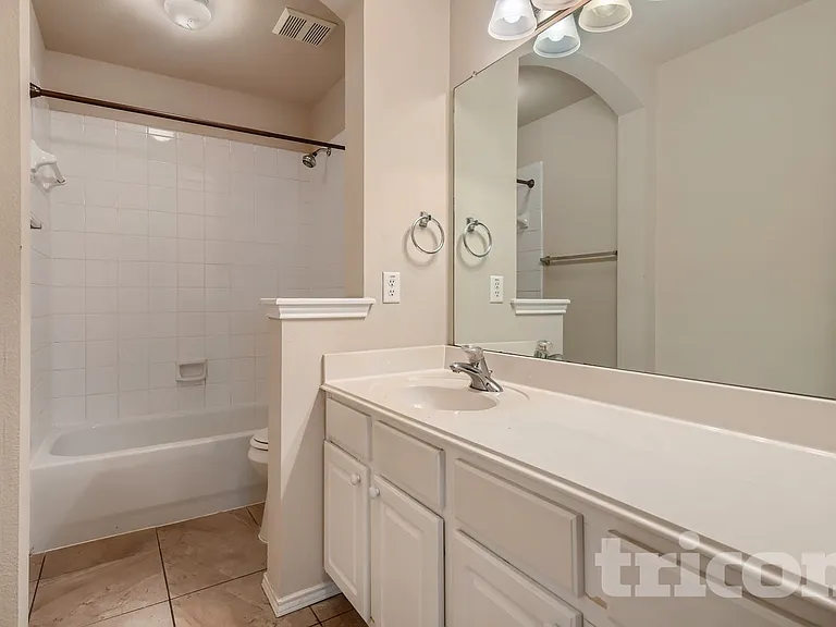2217 Forest Park Cir — Photo 9