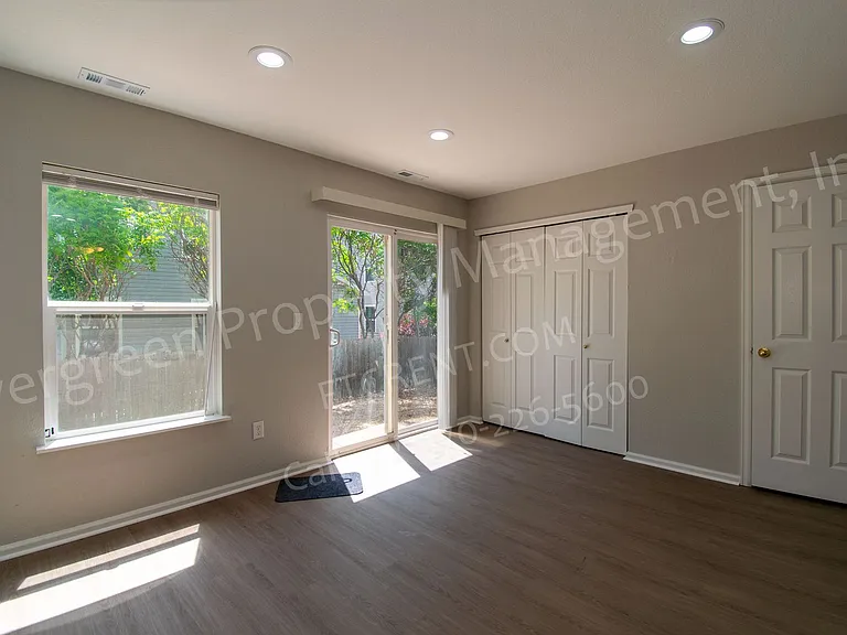3326 Warren Farm Dr — Photo 4