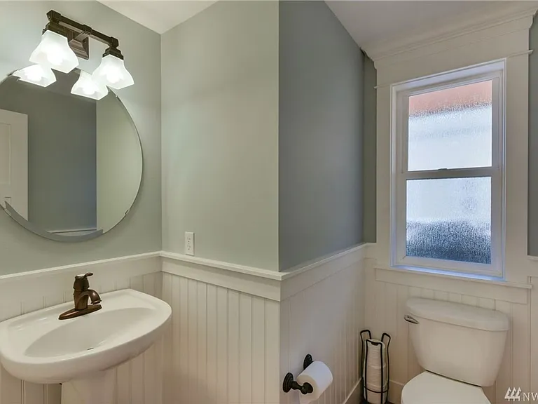 4322B Francis Ave N — Photo 14