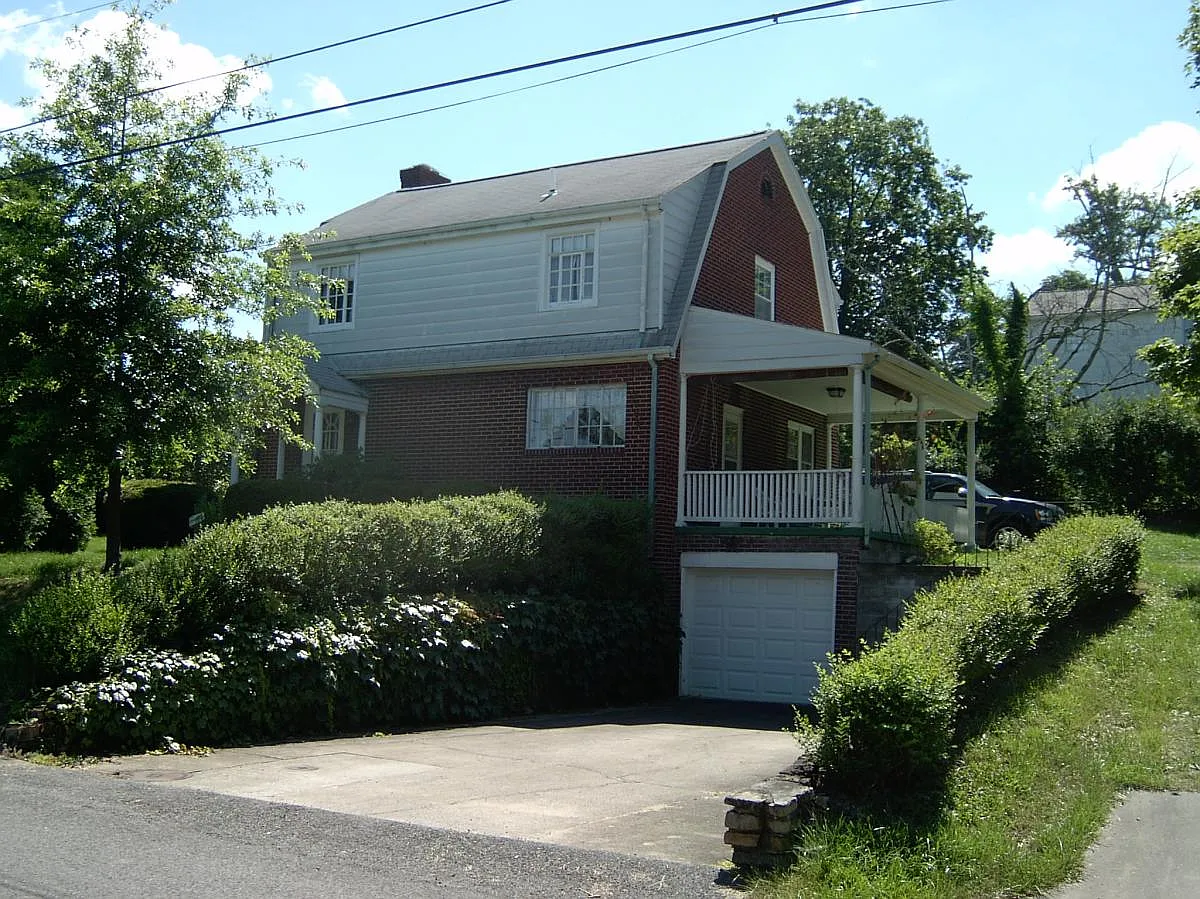 448 Rotary St photo 1