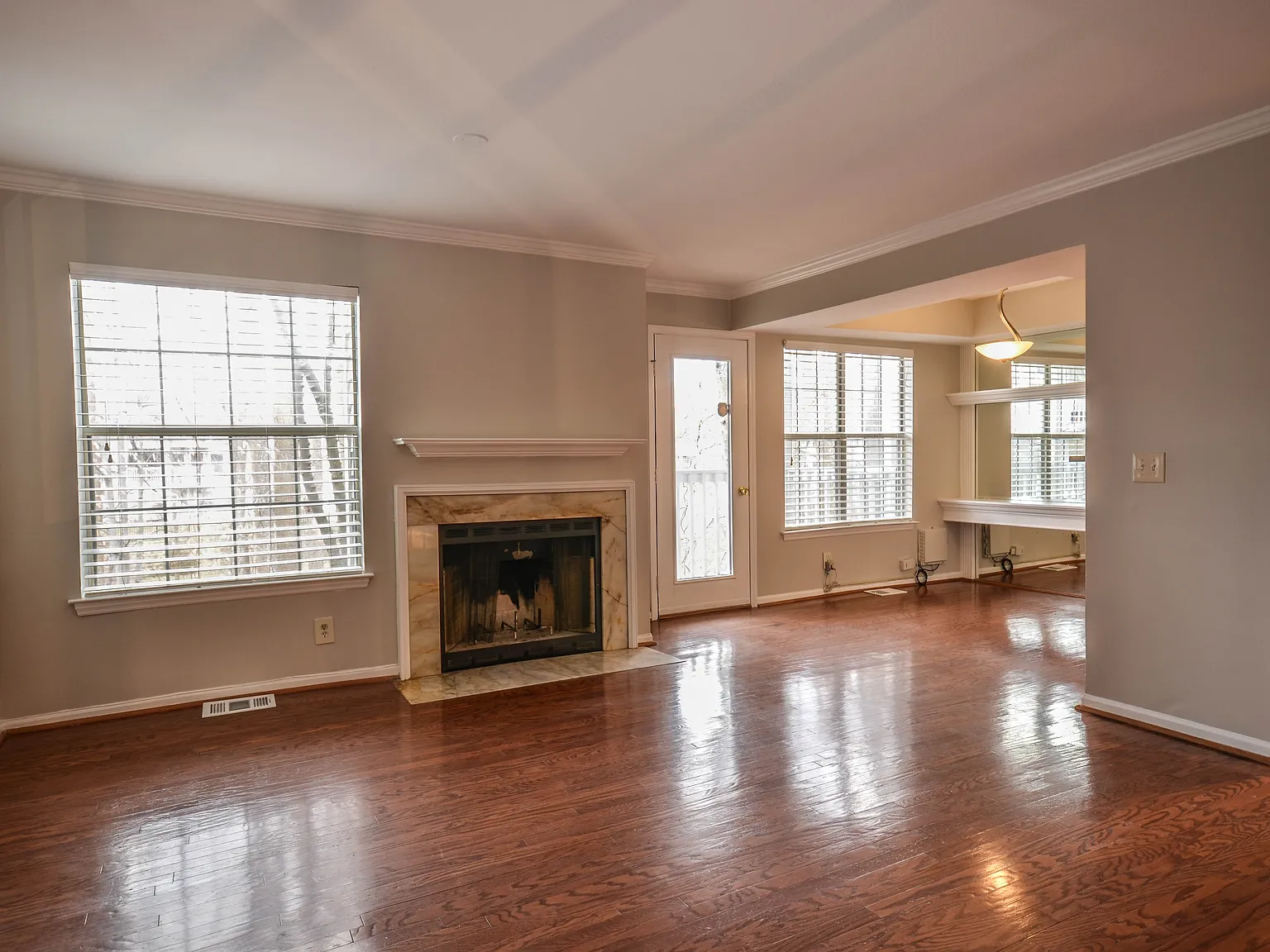 2 bed, 1037 sqft, $2,500 — Photo 2