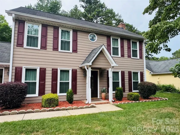 2527 Heathershire Ln, Matthews, NC 28105
