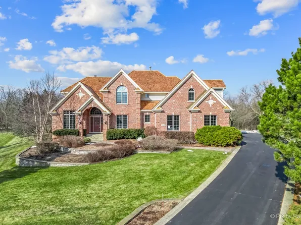 23186 Gray Barn Ct, Lake Barrington, IL 60010