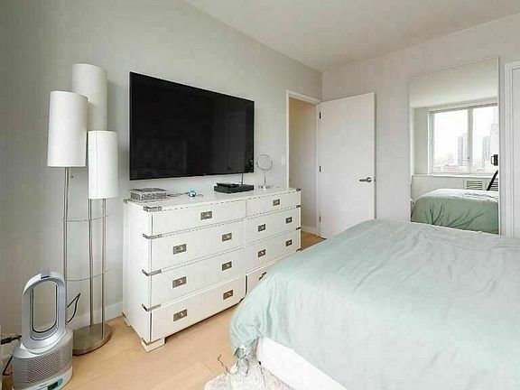 5th image of 301 W 53rd St #16D1