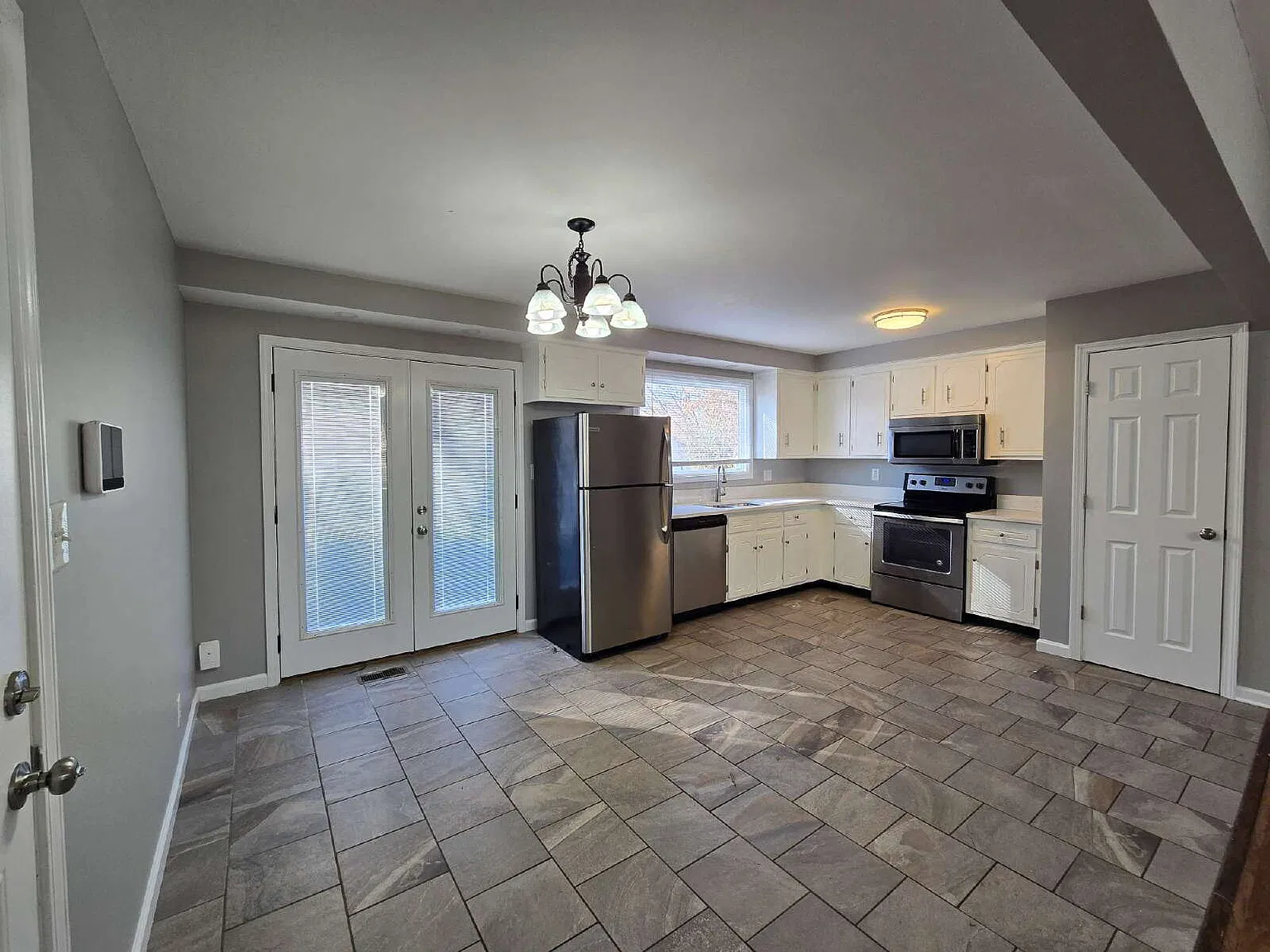 3 bed, 2.0 bath, 1185 sqft, $1,395 — Photo 4