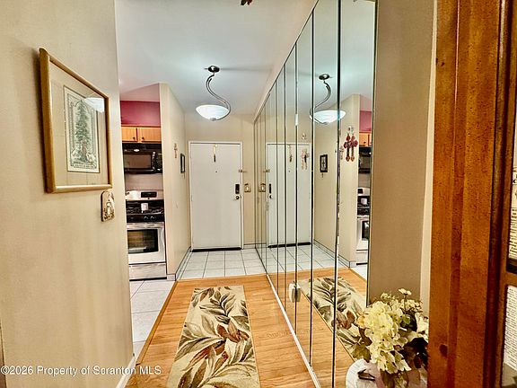 4th image of 1110 Summit Pointe #1110