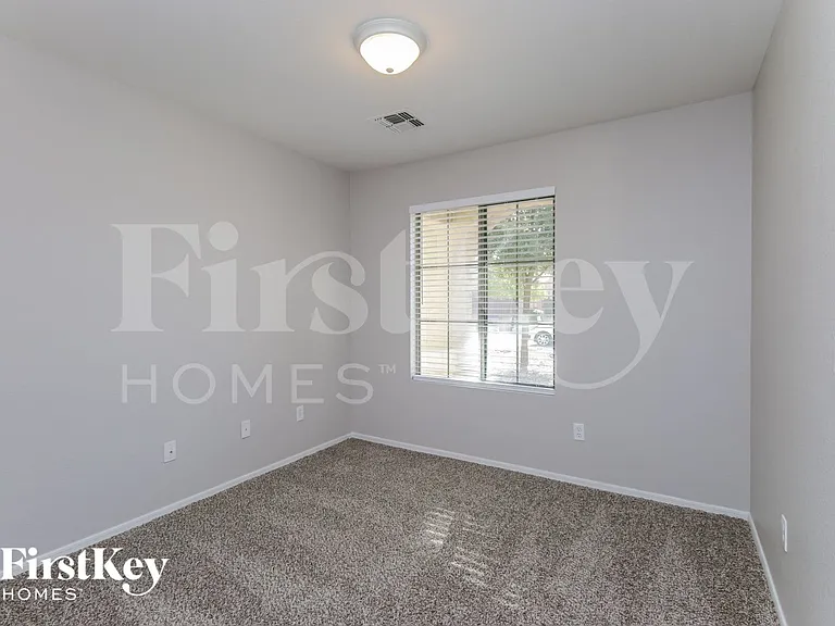 1130 E Oak Rd — Photo 11