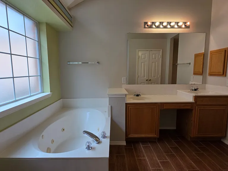 1268 Topeka Dr — Photo 17