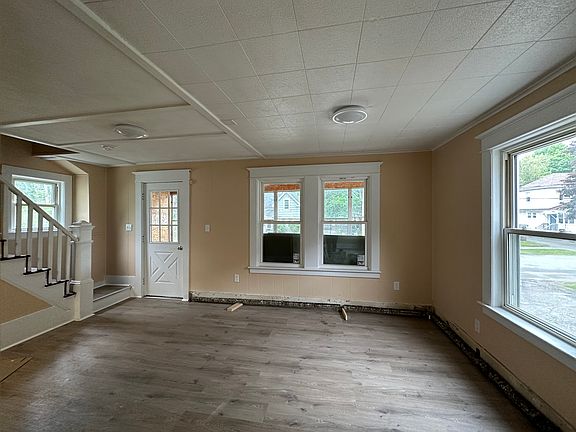 3rd image of 7 Somerset St #1