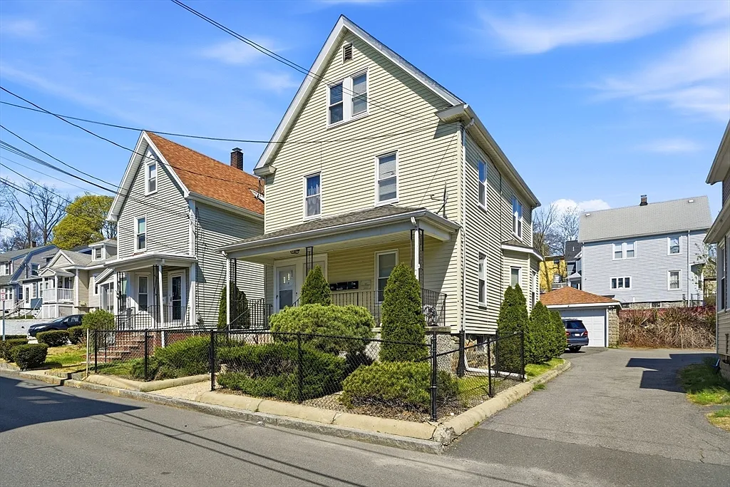 1 bed, 1.0 bath, 800 sqft, $2,400 — Photo 1