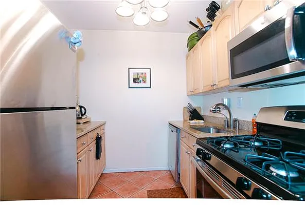 Sold by R New York | media 1