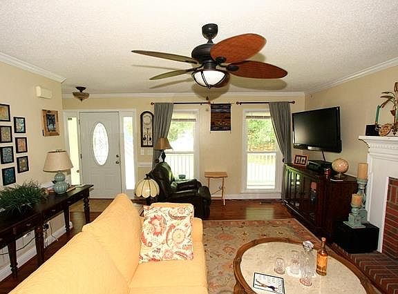 5th image of 605 Foxwood Dr
