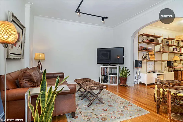 Sold by Triplemint | media 18