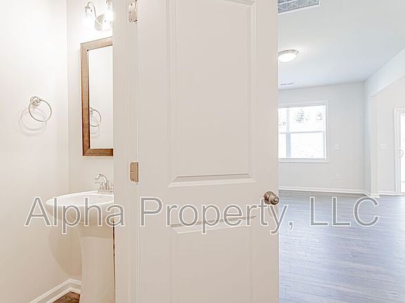 4th image of 19 Apricot Ln