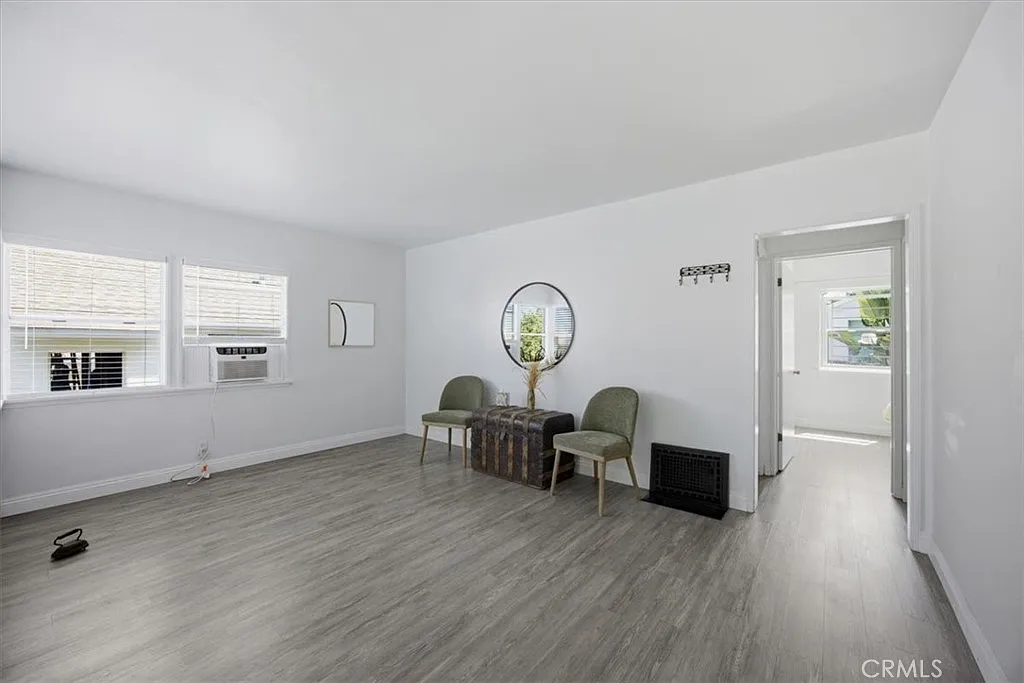 2 bed, 820 sqft, $4,950 — Photo 3