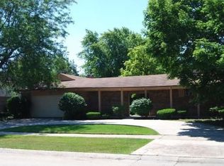 3625 Bernay Dr, Northbrook, IL 60062