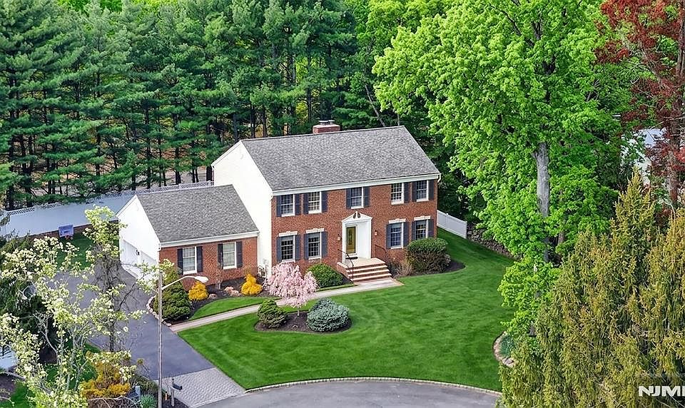 1st image of 18 Stonewall Ct