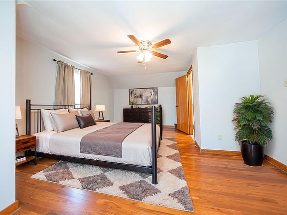 5th image of 1504 Greentree Rd