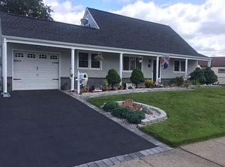 13 10th Ave, Monroe Township, NJ 08831
