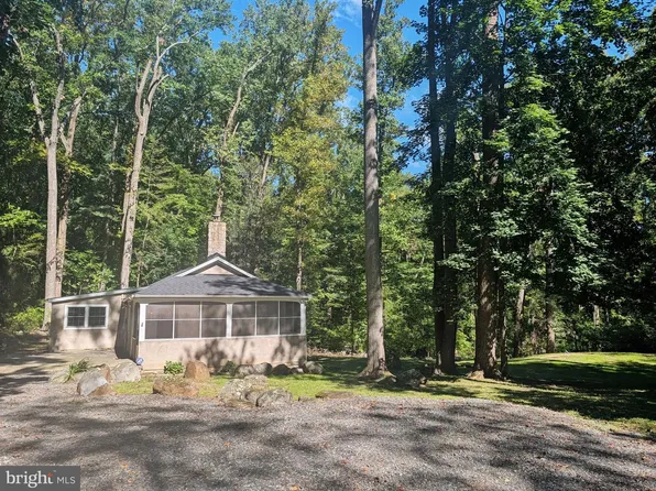 1819 Snyder Rd, Green Lane, PA 18054
