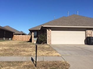 911 SW 36th St, Moore, OK 73160