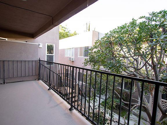 4th image of 839 S Plymouth Blvd #4ba65a379