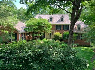 215 Lancaster Ct, Lake Bluff, IL 60044