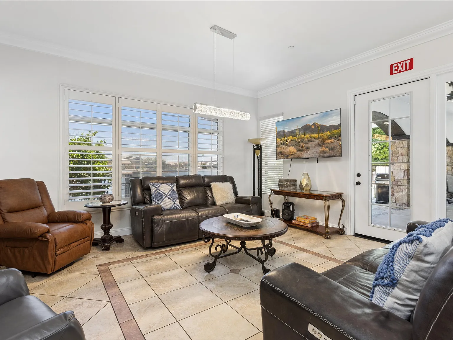 9 bed, 4.5 bath, 4048 sqft, $9,950 — Photo 3